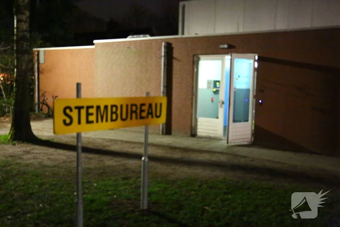 Brandweer assisteert nadat stroom uitvalt bij stemlocatie
