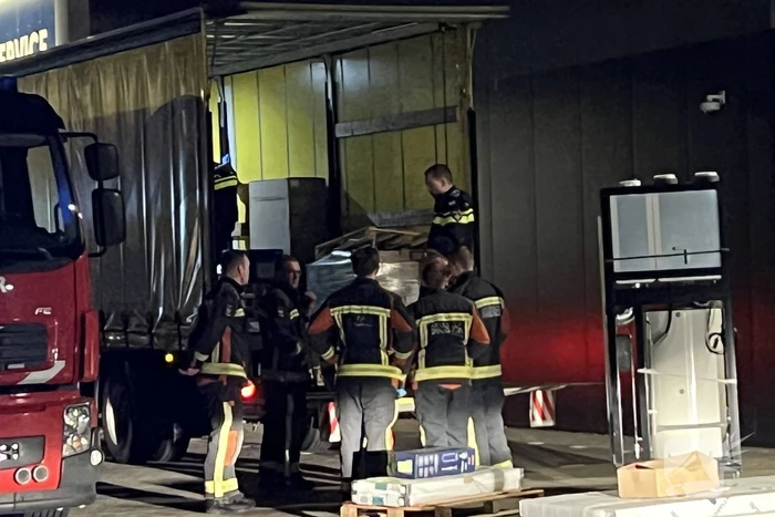Man bekneld achterin trailer vrachtwagen