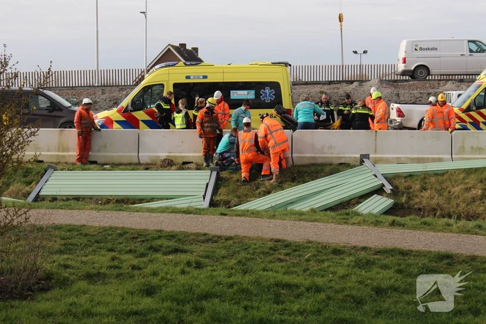 Persoon gewond bij plaatsen geluidswal