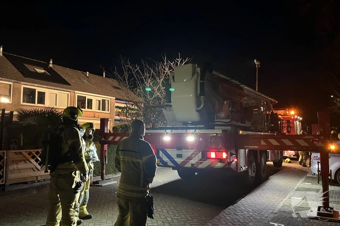 Brand op dak van woning