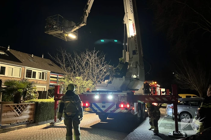 Brand op dak van woning