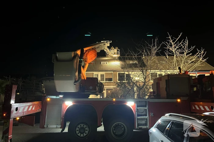 Brand op dak van woning