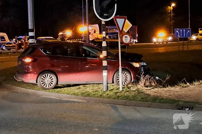 Meerdere auto's betrokken bij aanrijding op kruising