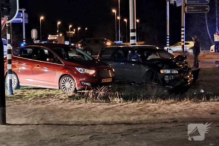 Meerdere auto's betrokken bij aanrijding op kruising