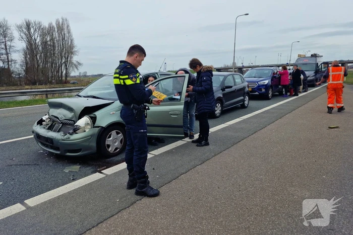 Zeven voertuigen betrokken bij kettingbotsing