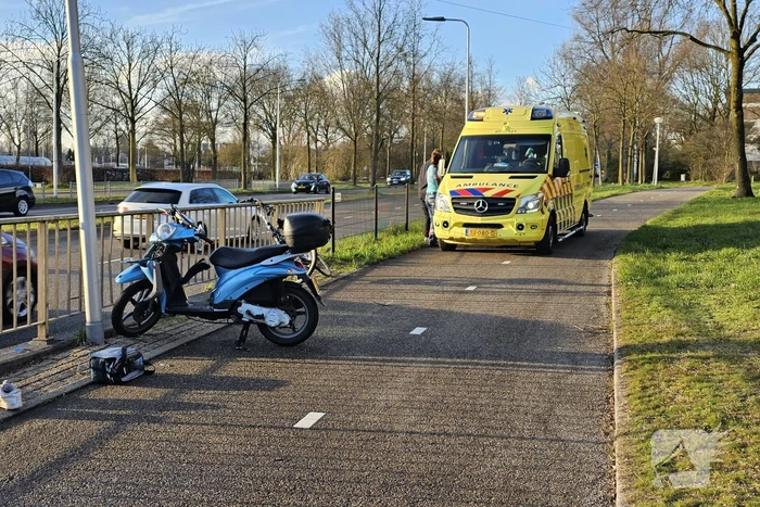 Bezorger gewond na harde val met scooter