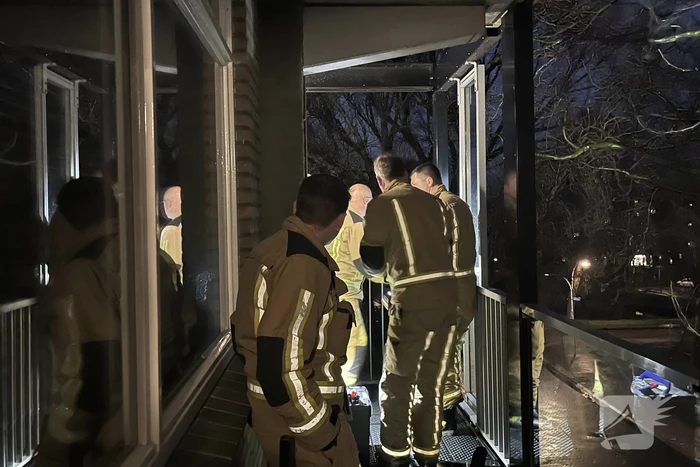 Vogels vast in buis van flatgebouw