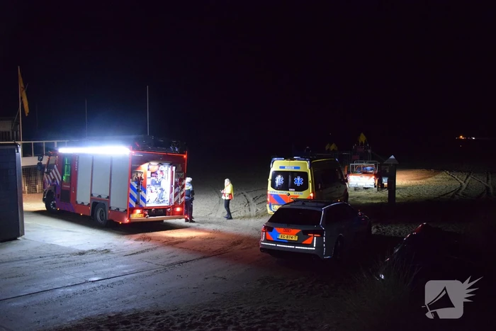 Vermist meisje overleden na redding uit zee na grote zoekactie