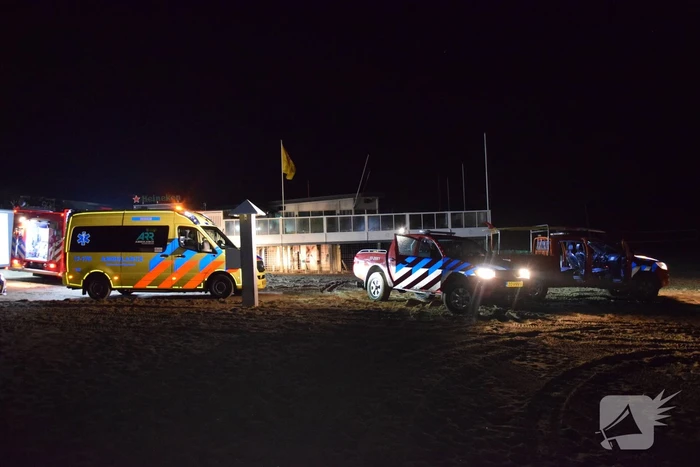 Vermist meisje overleden na redding uit zee na grote zoekactie