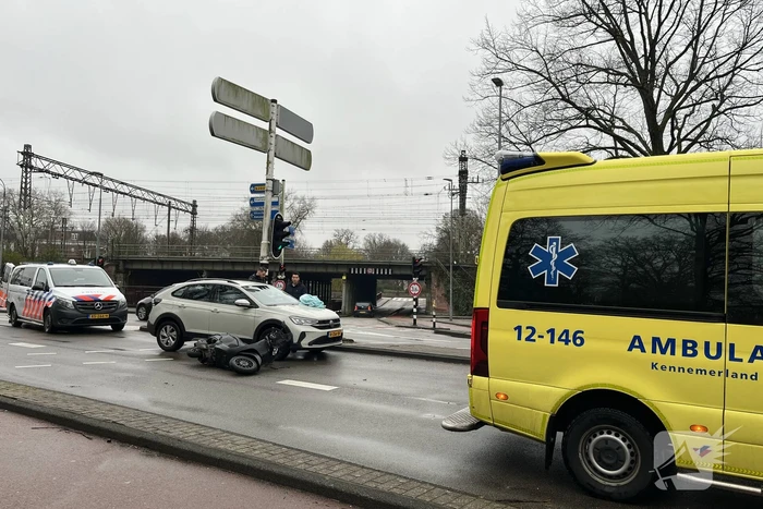 Scooterrijder gewond bij botsing met automobilist