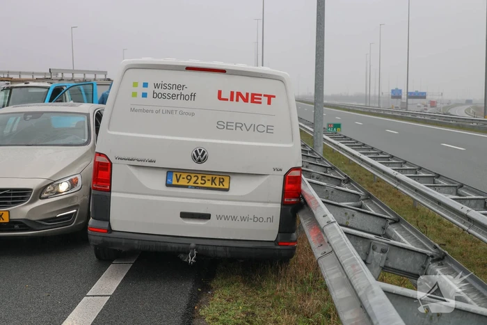 Bestelbus 180 graden gedraaid bij botsing