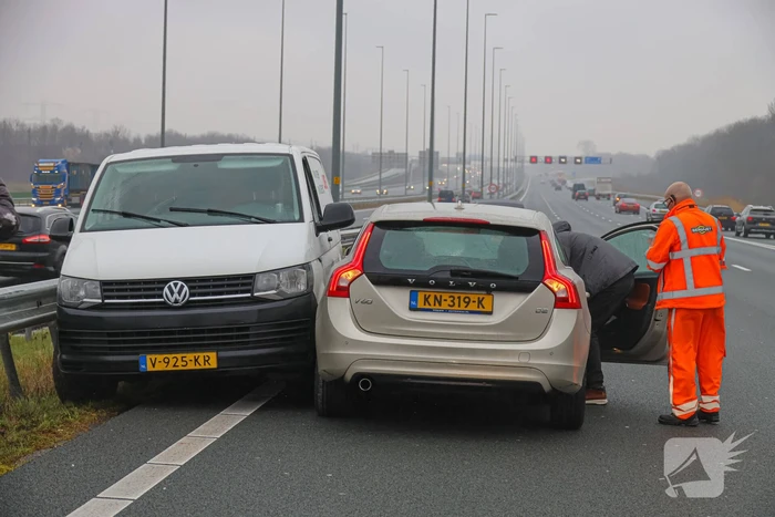 Bestelbus 180 graden gedraaid bij botsing