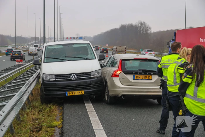 Bestelbus 180 graden gedraaid bij botsing