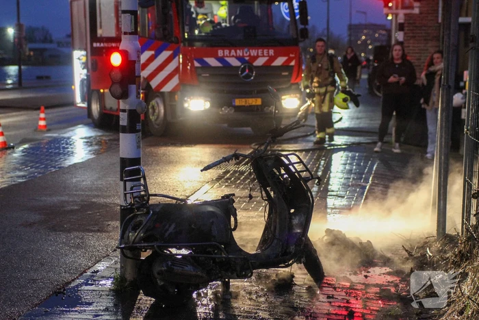 Scooter brandt volledig af