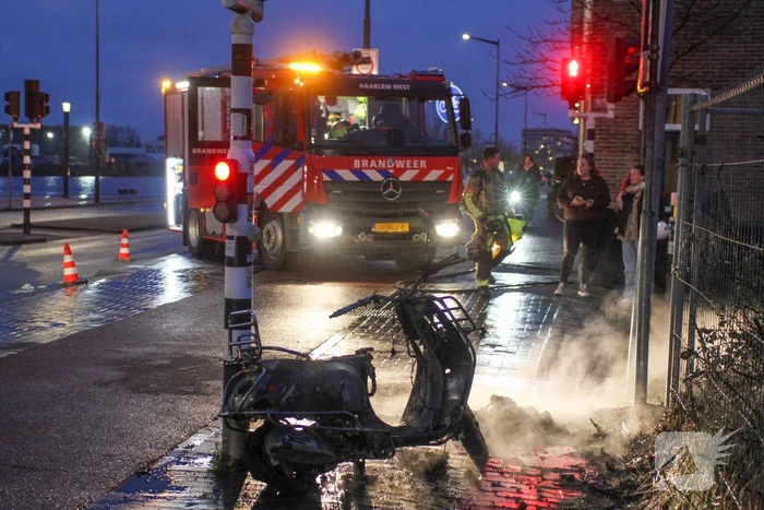 Scooter brandt volledig af