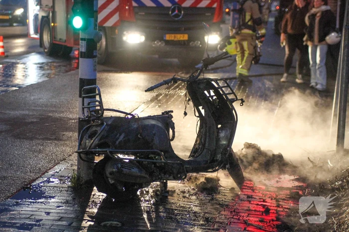 Scooter brandt volledig af