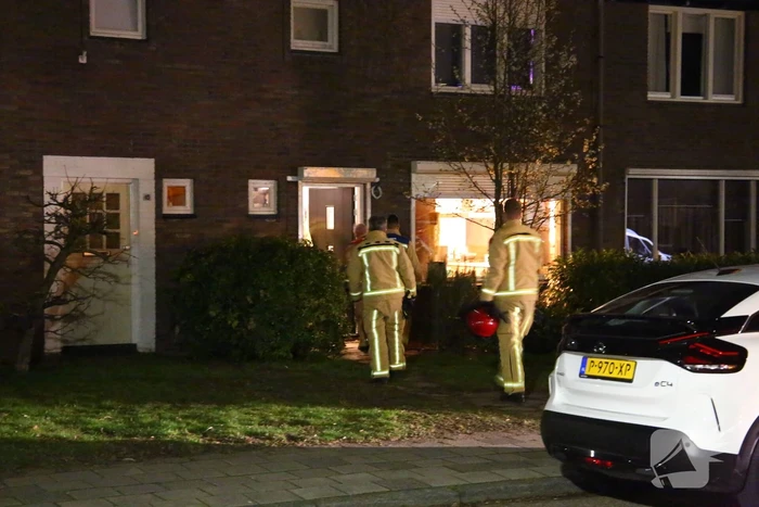 Brandweer spoelt riool na brandstof lucht