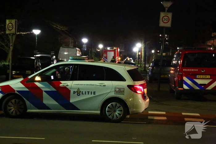 Brandweer spoelt riool na brandstof lucht