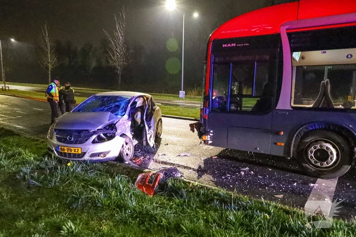 Lijnbus en auto betrokken bij aanrijding