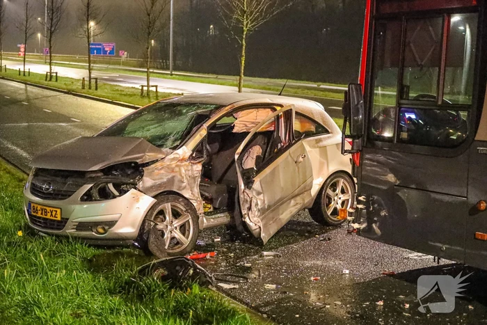 Lijnbus en auto betrokken bij aanrijding