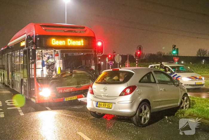 Lijnbus en auto betrokken bij aanrijding