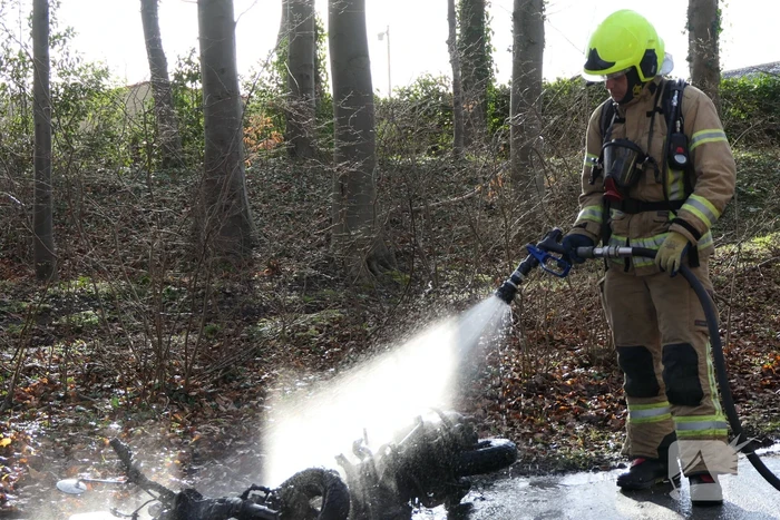 Scooter volledig uitgebrand