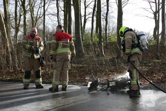 Scooter volledig uitgebrand