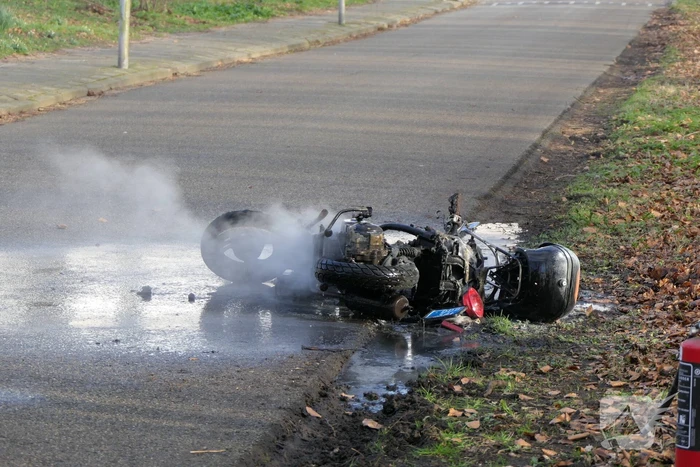 Scooter volledig uitgebrand