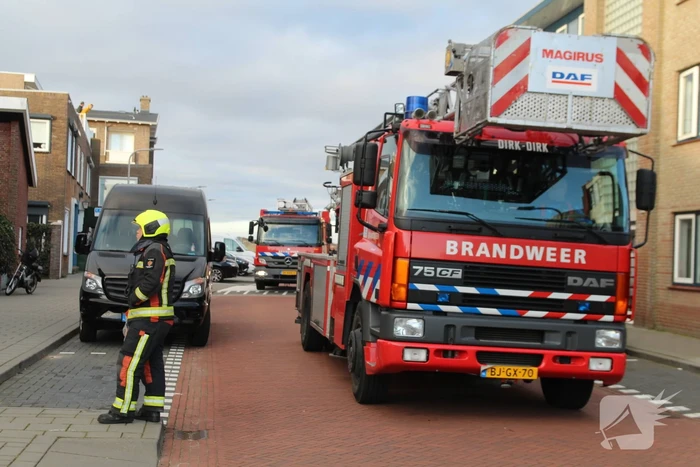 Vlam slaat in de pan tijdens bakken speklappen, bewoner loopt brandwonden op