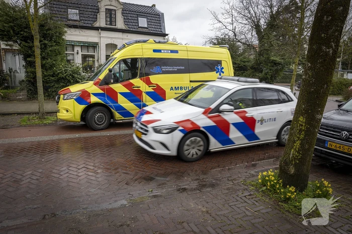 Fietser gewond door passerende auto