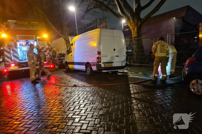Kermistrailer vliegt in brand