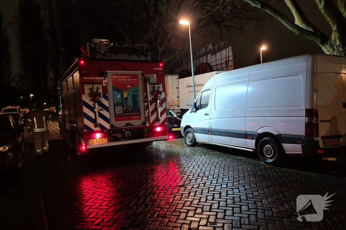 Kermistrailer vliegt in brand