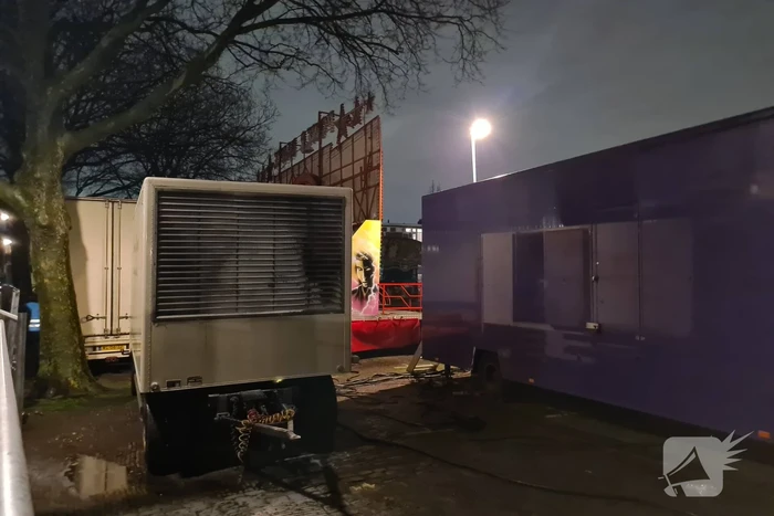 Kermistrailer vliegt in brand