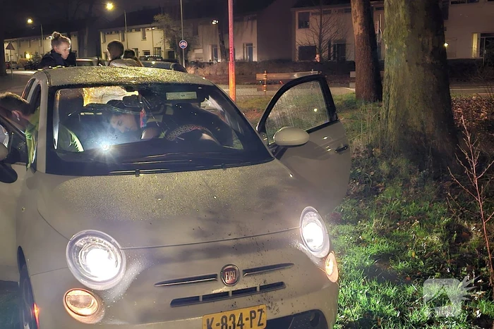Fiets breekt doormidden bij botsing met auto