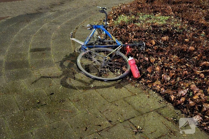 Fiets breekt doormidden bij botsing met auto