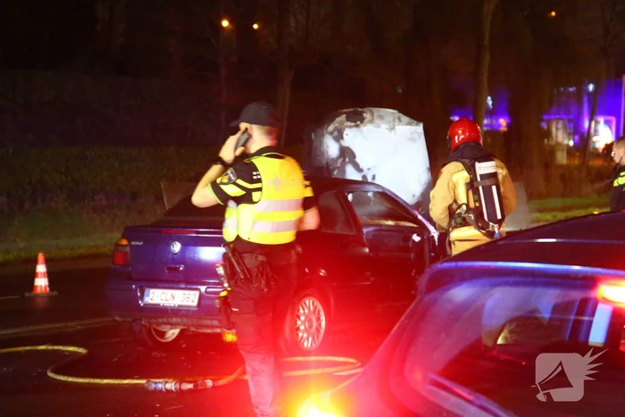 Auto verwoest door brand