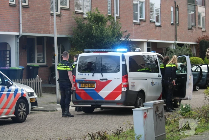 Politie trekt vuurwapen bij aanhoudingen na steekpartij