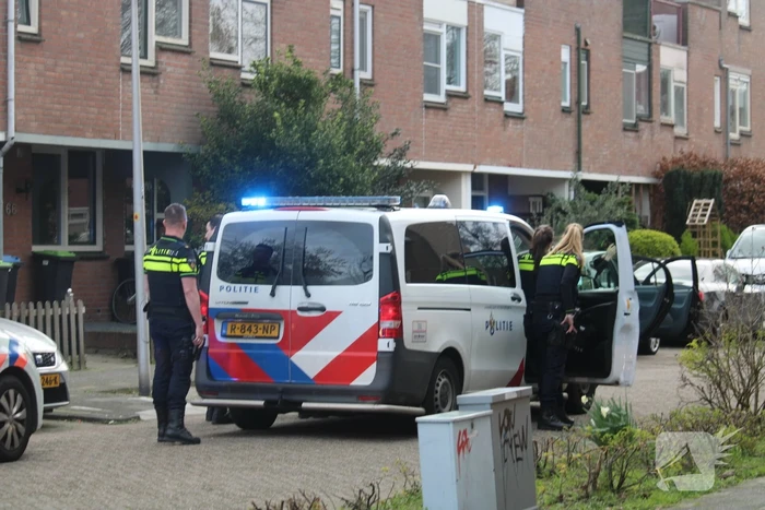Politie trekt vuurwapen bij aanhoudingen na steekpartij