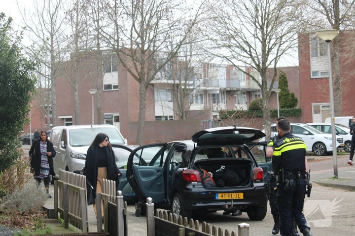 Politie trekt vuurwapen bij aanhoudingen na steekpartij