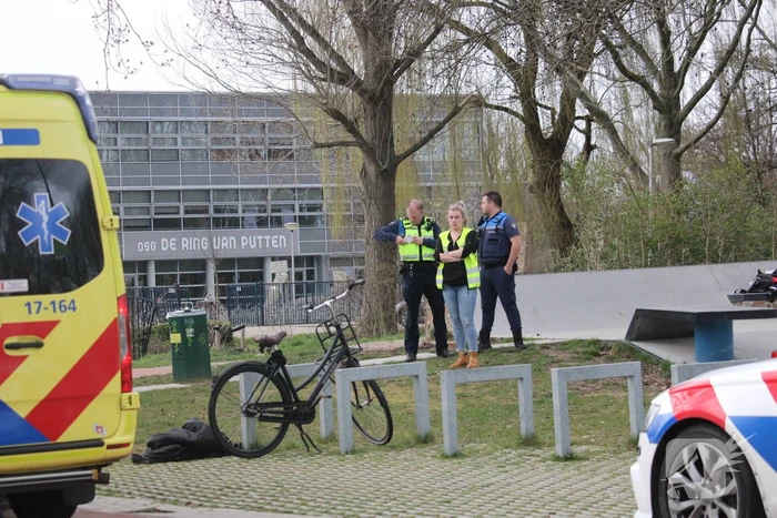 Politie trekt vuurwapen bij aanhoudingen na steekpartij