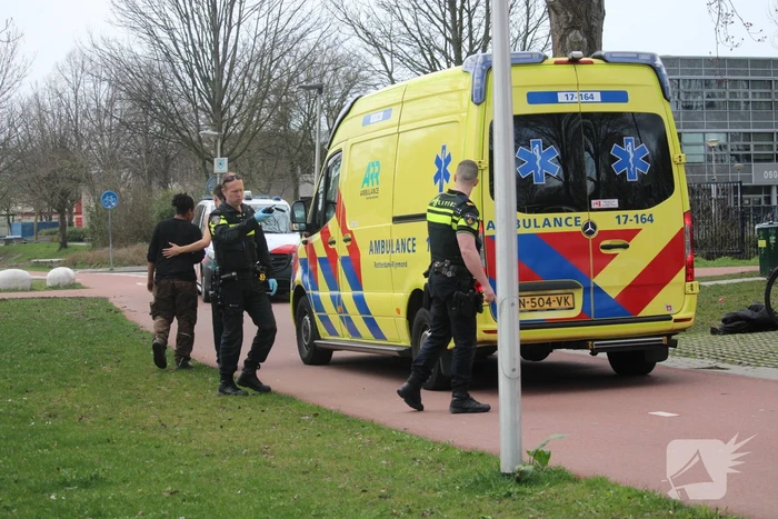 Politie trekt vuurwapen bij aanhoudingen na steekpartij