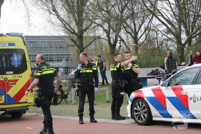 Politie trekt vuurwapen bij aanhoudingen na steekpartij