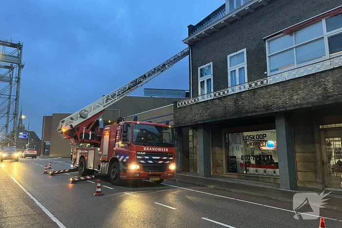 Dakpannen dreigen op weg te vallen