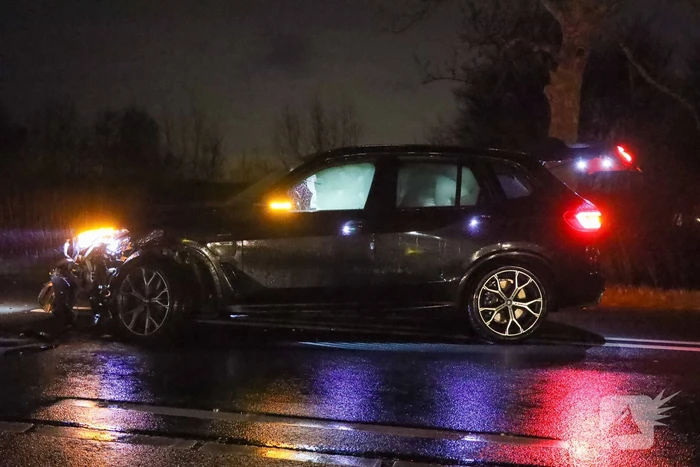 Flinke schade bij botsing tussen twee auto's