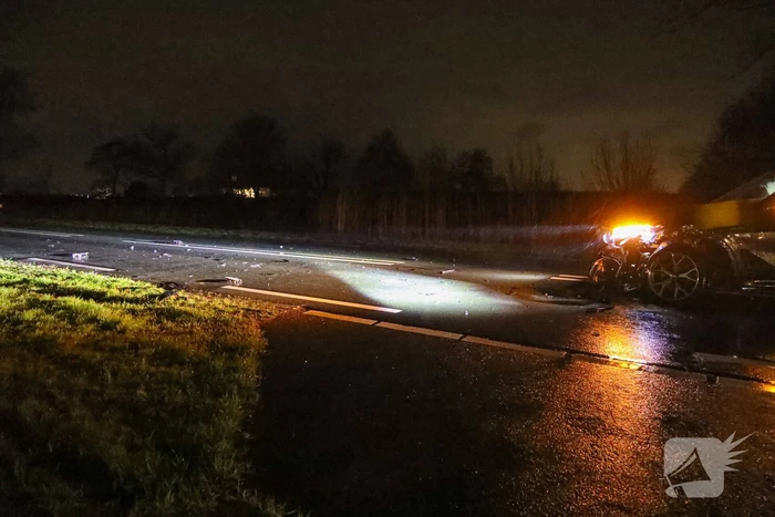 Flinke schade bij botsing tussen twee auto's