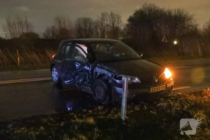 Flinke schade bij botsing tussen twee auto's