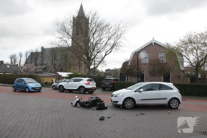 Scooterrijder gewond bij harde botsing met auto
