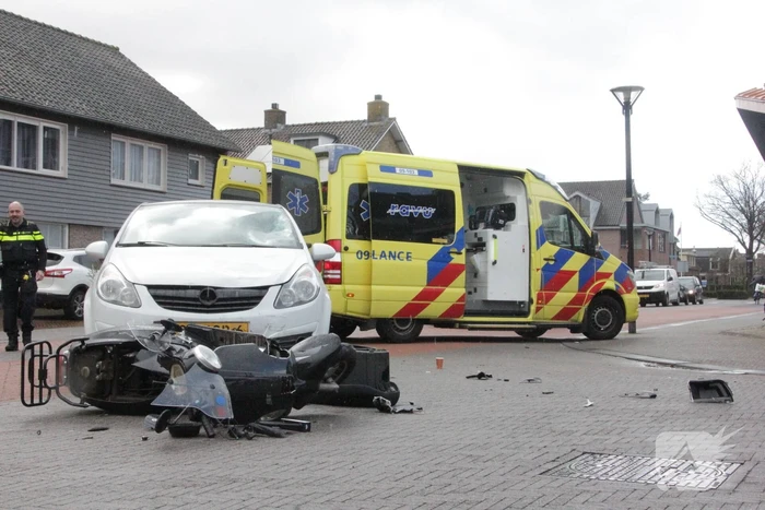Scooterrijder gewond bij harde botsing met auto