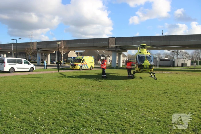 Trauma-arts per helikopter ingevlogen ter assistentie van ambulance
