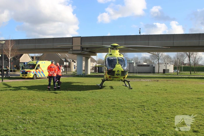 Trauma-arts per helikopter ingevlogen ter assistentie van ambulance